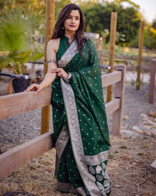 Classic Banarasi Pattern Saree Crafted in Fine Lichi Silk